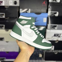 Size 8.5M - Jordan 1 “Gorge Green”