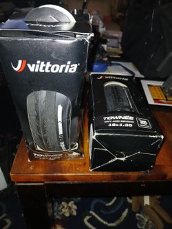 Vittoria townee bike tire..