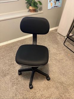 Black office chair