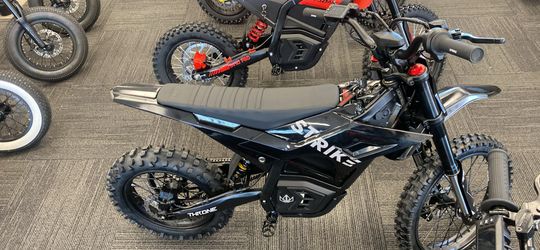 Throne Strike Shadow SV2 White&Black Ver.