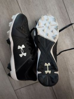 Under Armour Leadoff Baseball Cleats Size 5.5Y