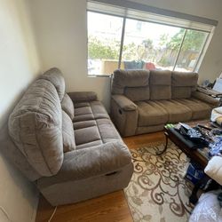 Nice Sofa Set W/4 Recliners