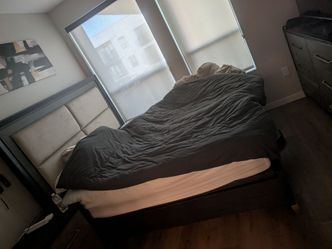 King size bed + dresser