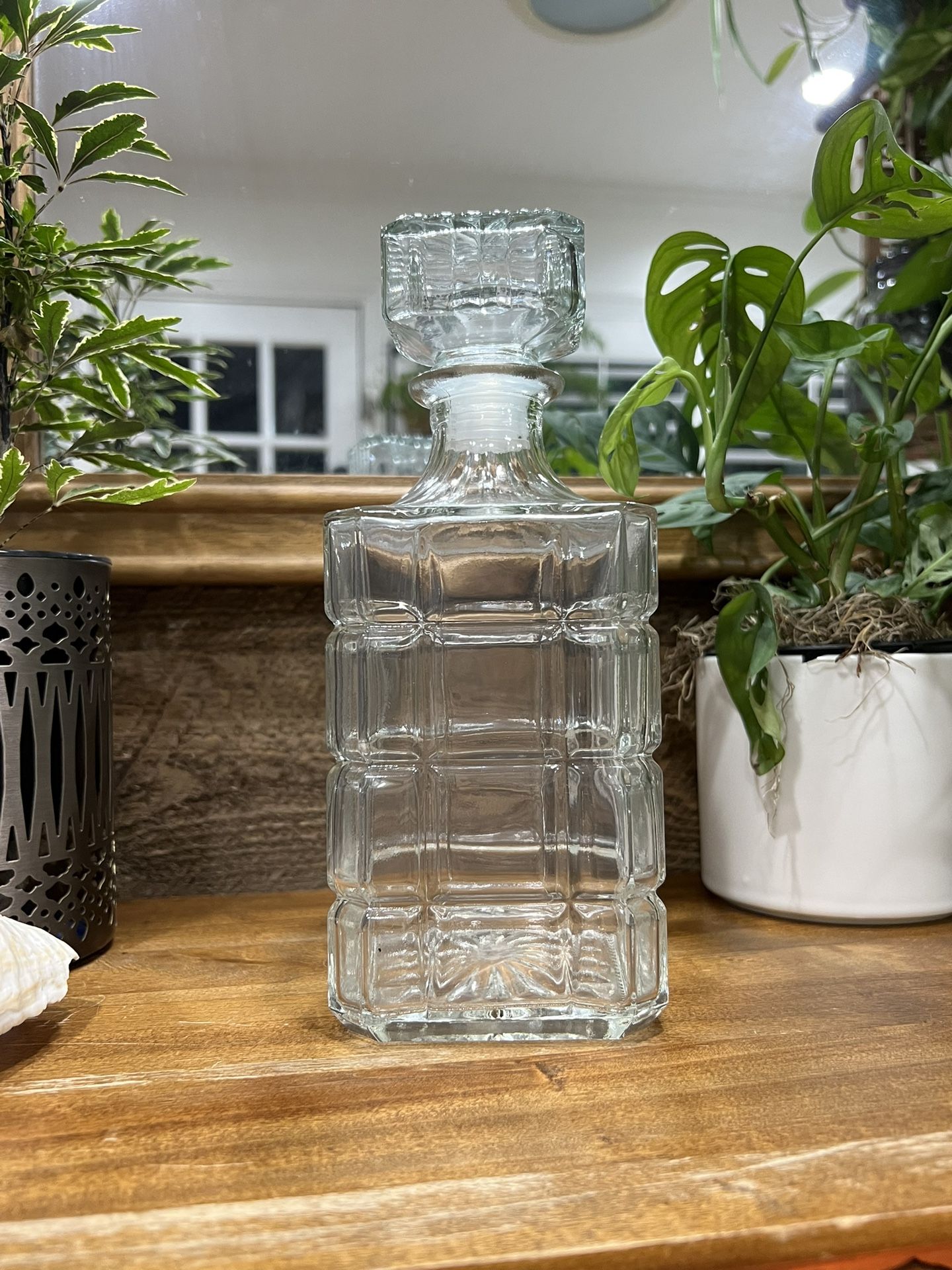 New Godinger Clear Glass Decanter Crystal Star Bar Liquor Glam Luxe Retro Vintage Boho. Has a
