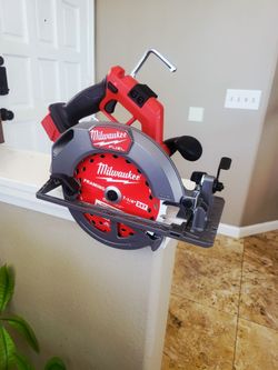 Milwaukee M18 FUEL 18V Lithium-Ion Brushless Cordless 7-1/4 in. Circular Saw (Tool-Only)