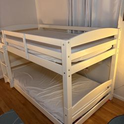 Bunk Bed w/ Matressese