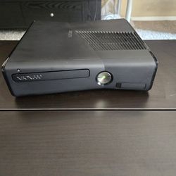 Xbox 360 S 4gb Model With Kinect And 13 Games