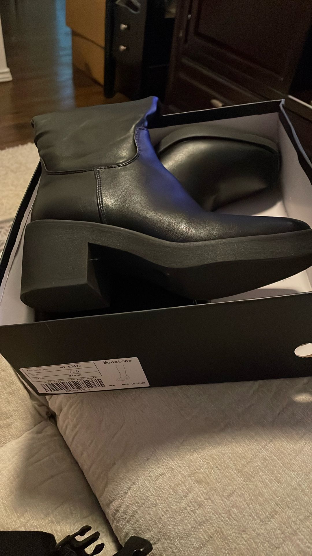 Womens Boots 71/2 New