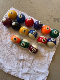 Vintage pool cue balls no white ball