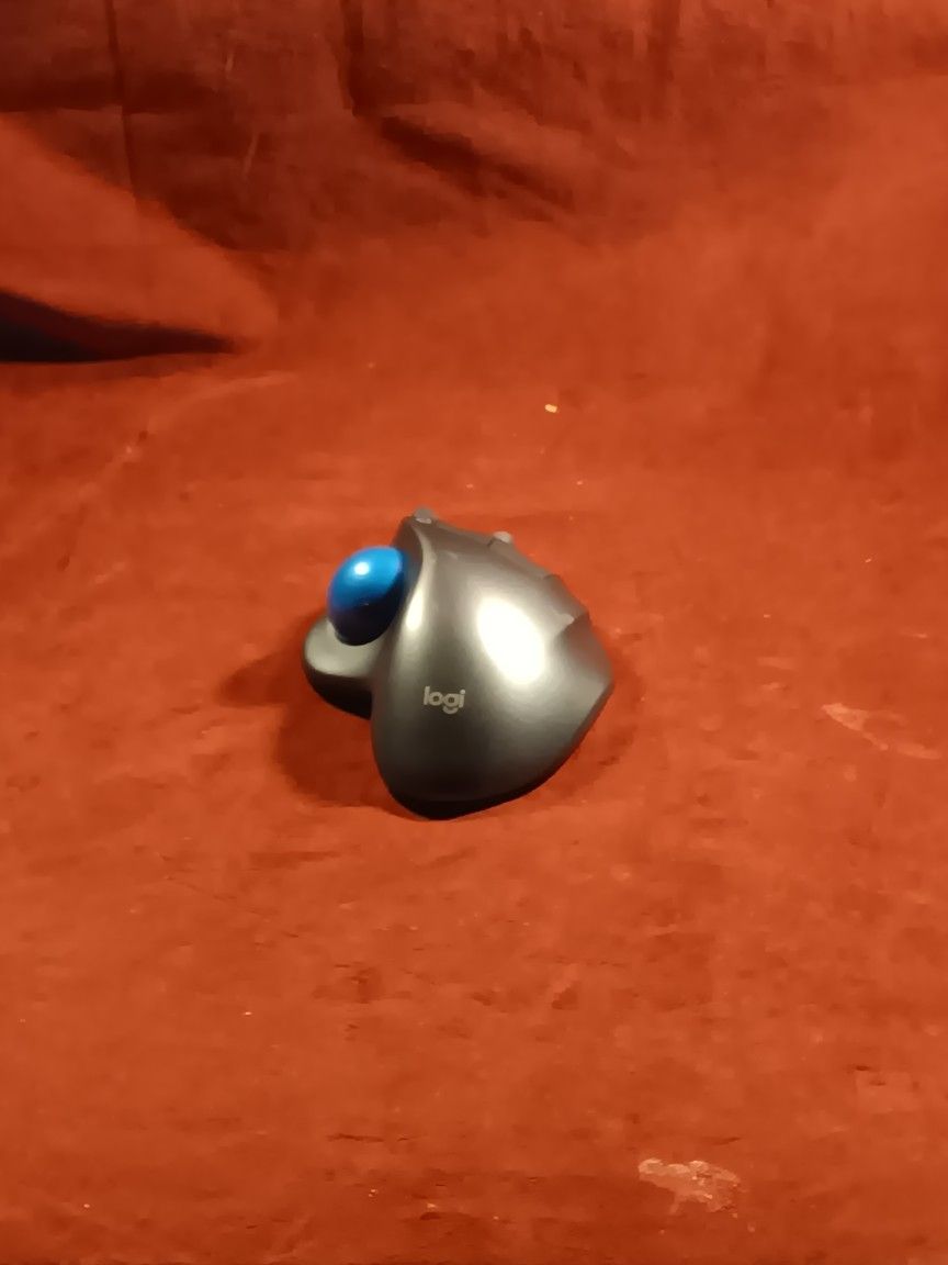 Logitech M570 Wireless Trackball Mouse