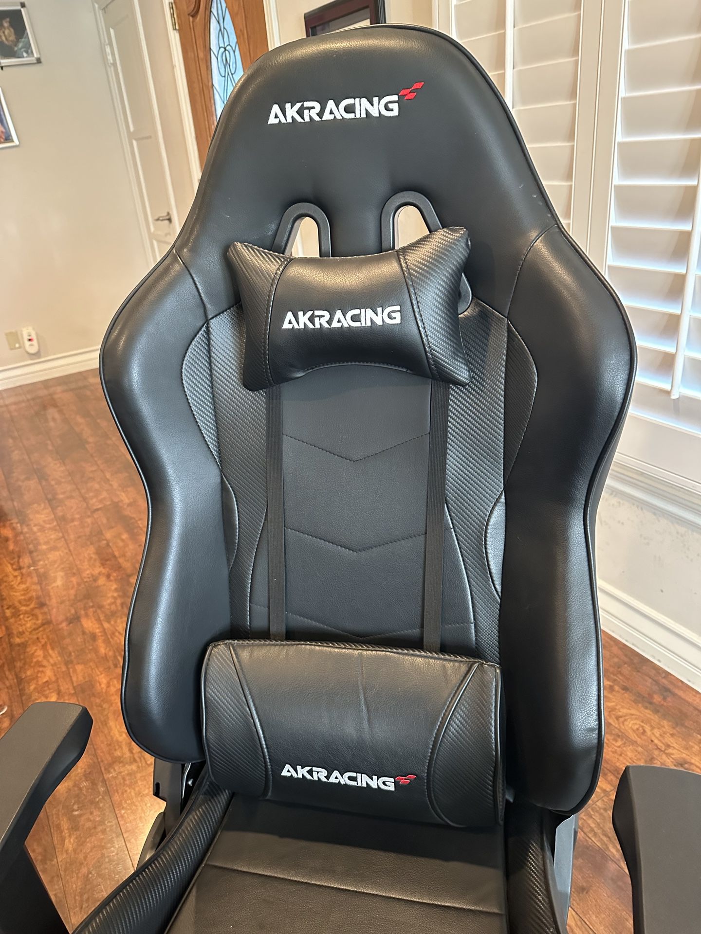 AK racing NITRO gaming chair carbon black. High quality materials