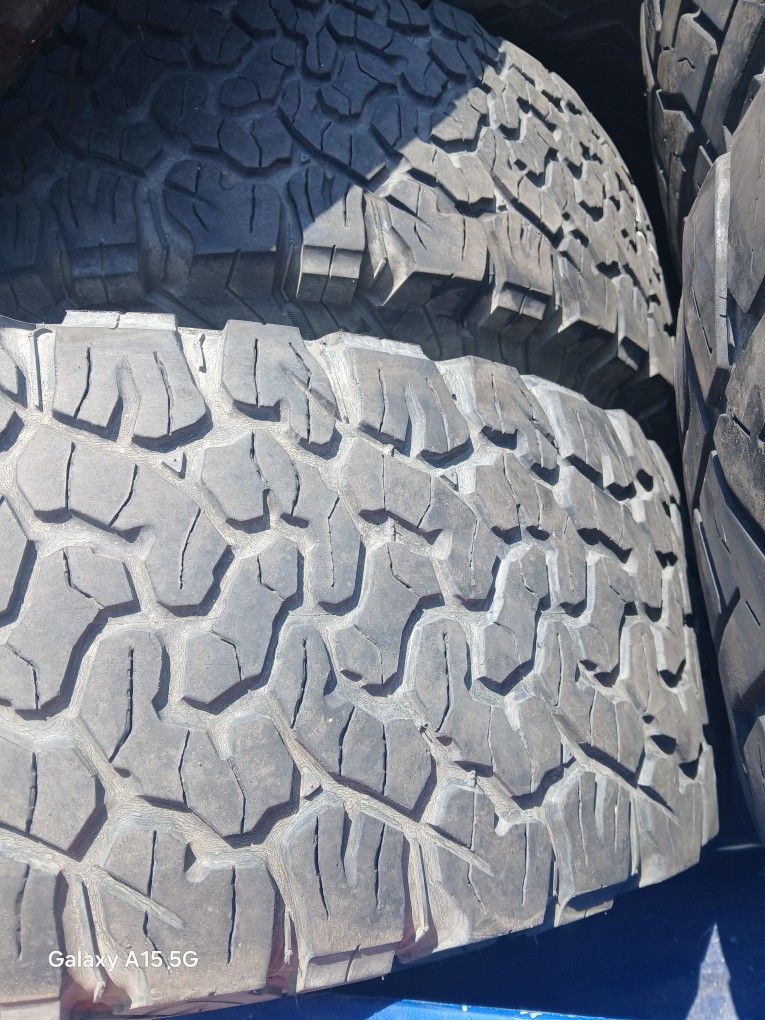LT265/70R17 Bfgoodrich Ko2 Tires (2)