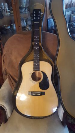 Hondo h18 acoustic guitar deals