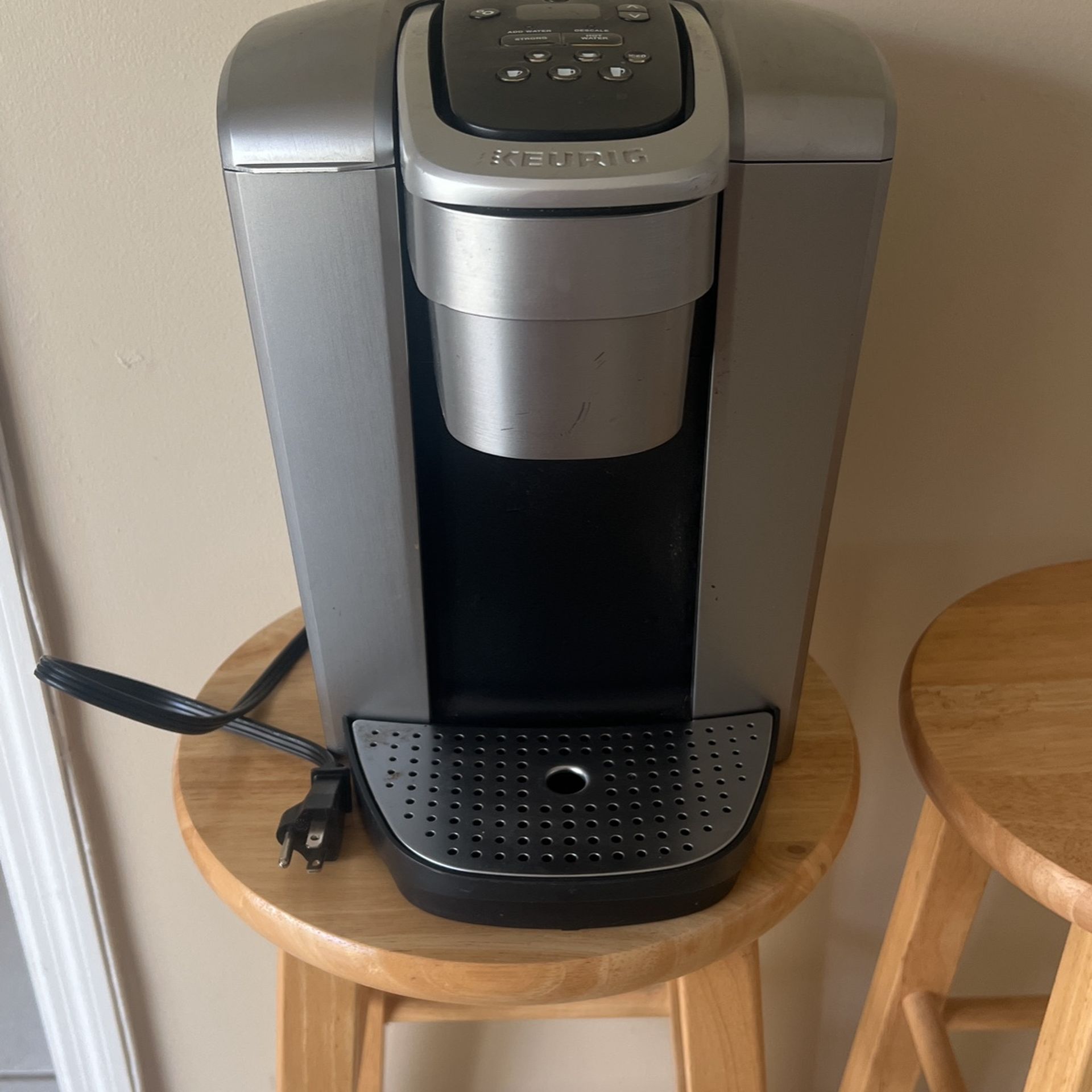 Almost New KEURIG Coffee Machine $50