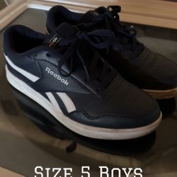 Reebok  size 5 Blue