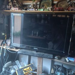 SAMSUNG TV & XBOX ONE FOR SALE 