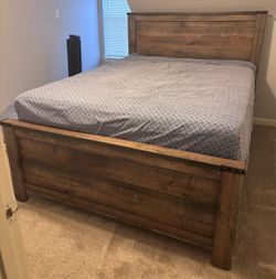 Queen bed with drawers