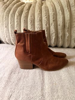 Size 8 Women’s Boots