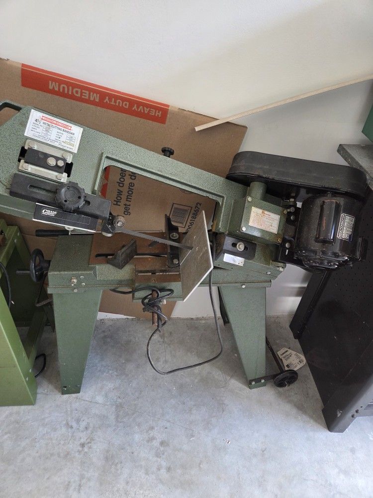 Central Machinery 4-1/2" bandsaw