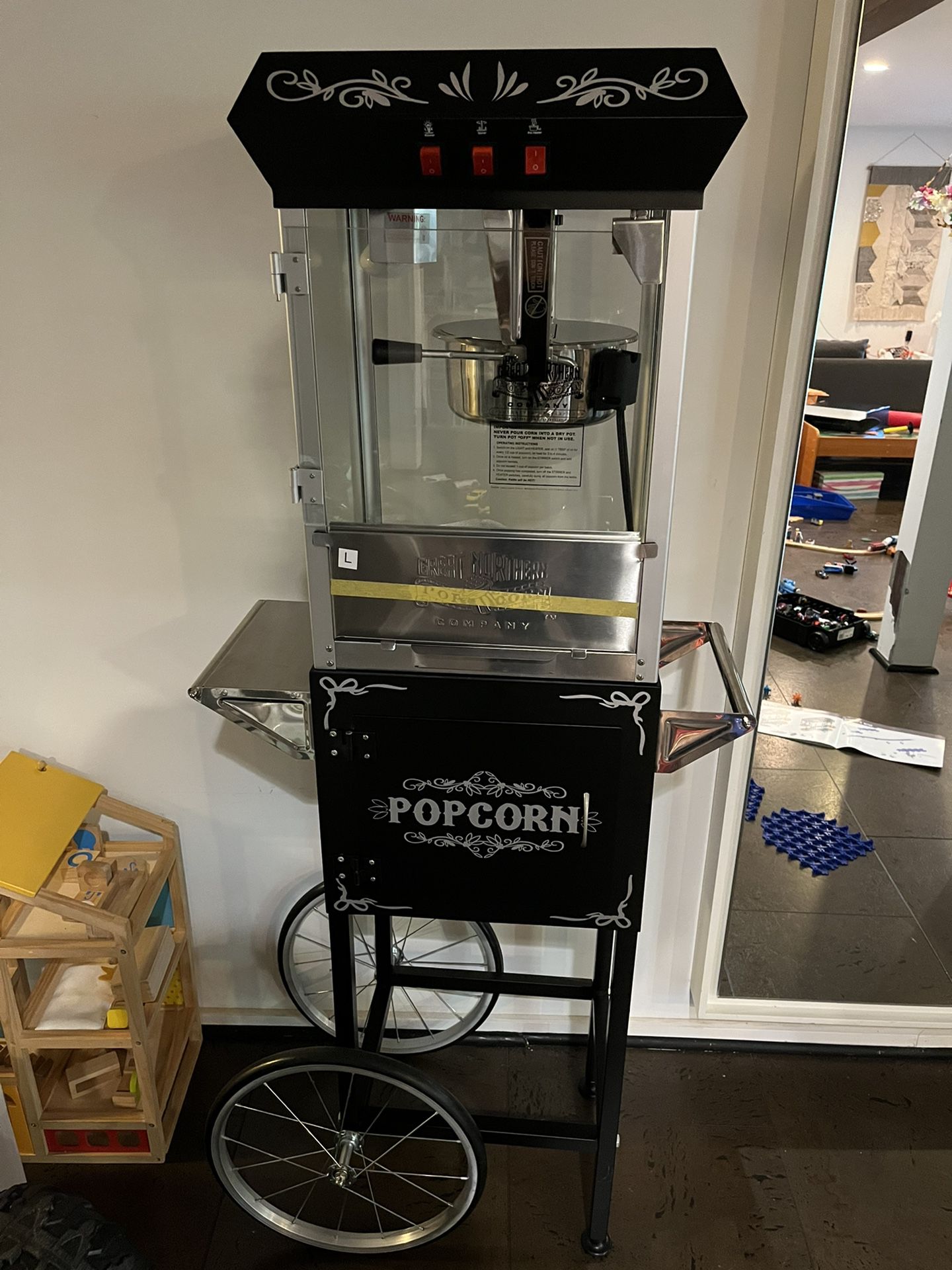 Great Northern Popcorn Maker and Cart