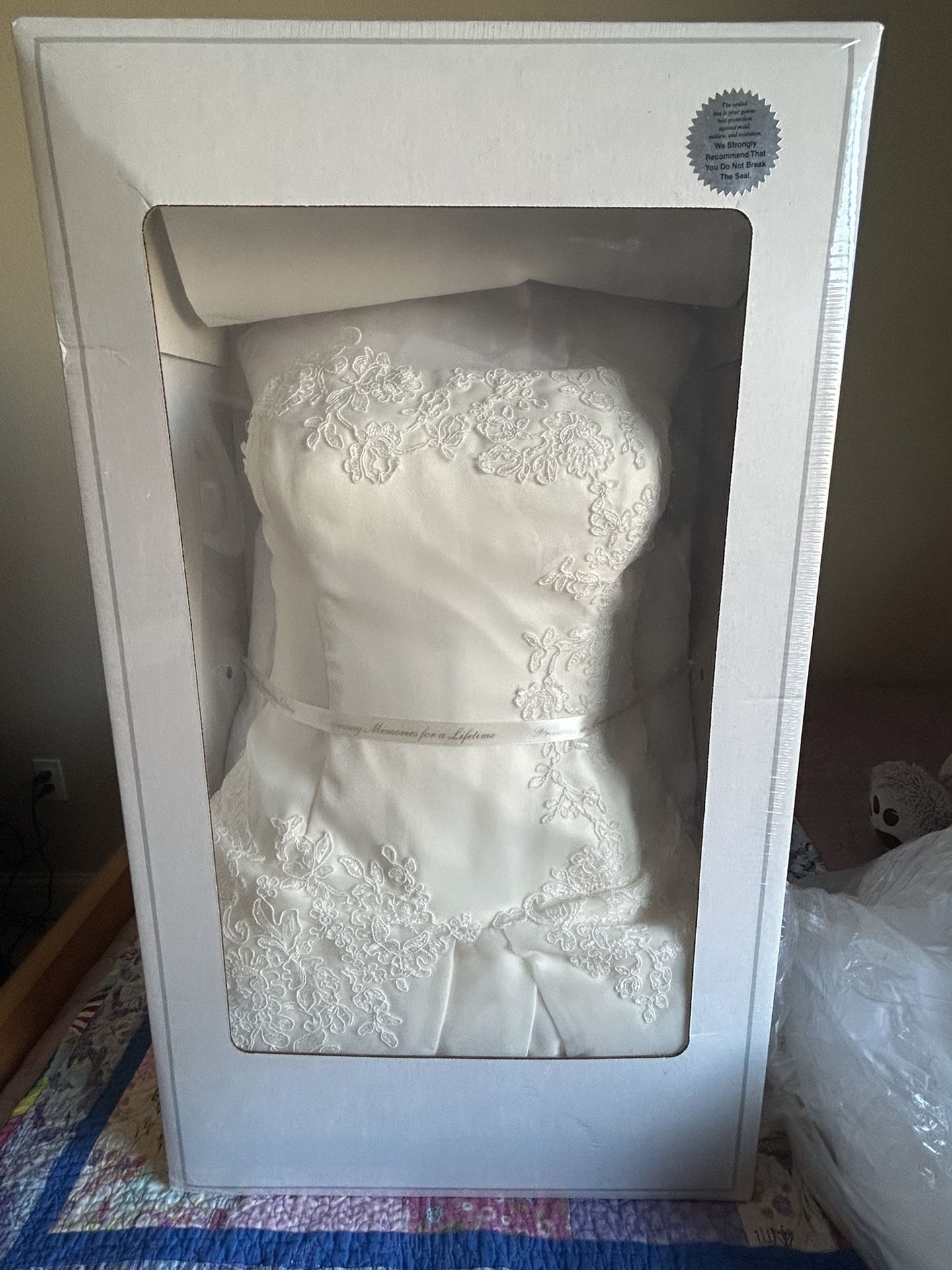 David’s Bridal Wedding Dress Size 14 With Veil