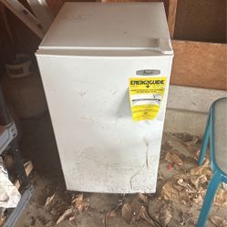 Mini Fridge 