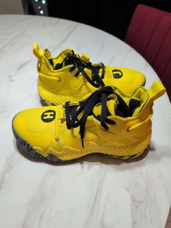 Harden taxi men  basketball shoes 4 1/2 new