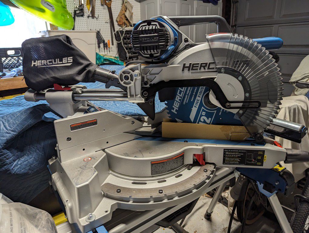 Hercules Miter Saw With Rolling Stand