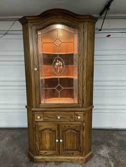 Lifestyle California Wood Textures Tall Glass Light Up Oak Cabinet