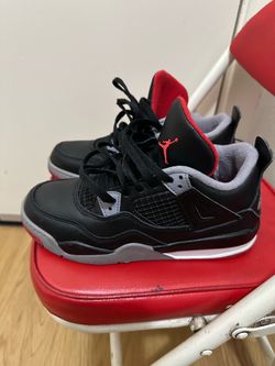Jordan 4 kids size 2Y