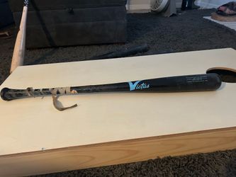 Victus wood bat 32