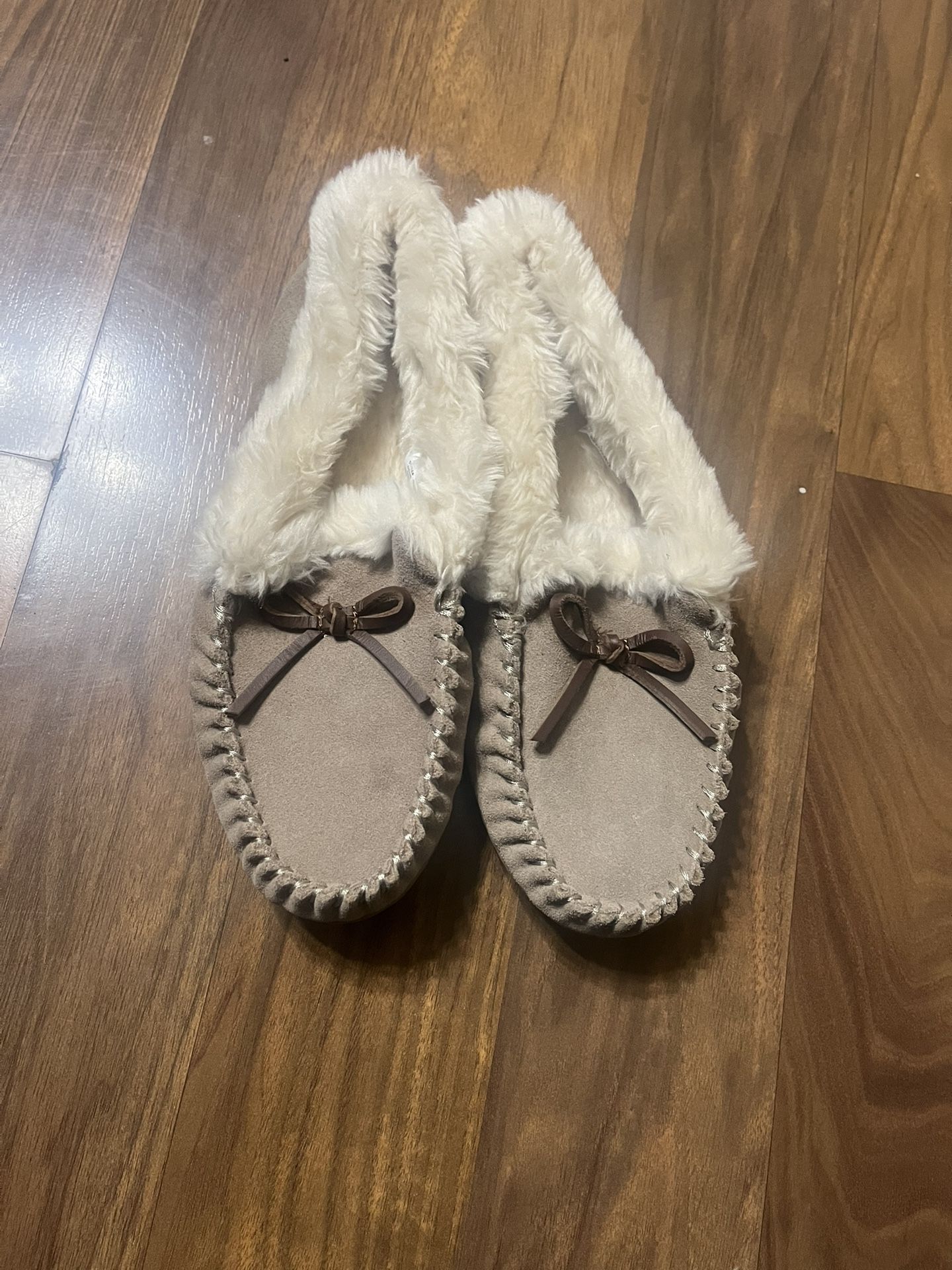 CREW WOMEN'S TAN SUEDE LINED SLIPPERS SIZE 8 Faux Fur Lining