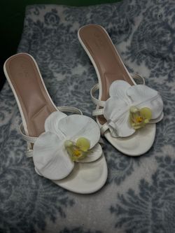 Heels with flower