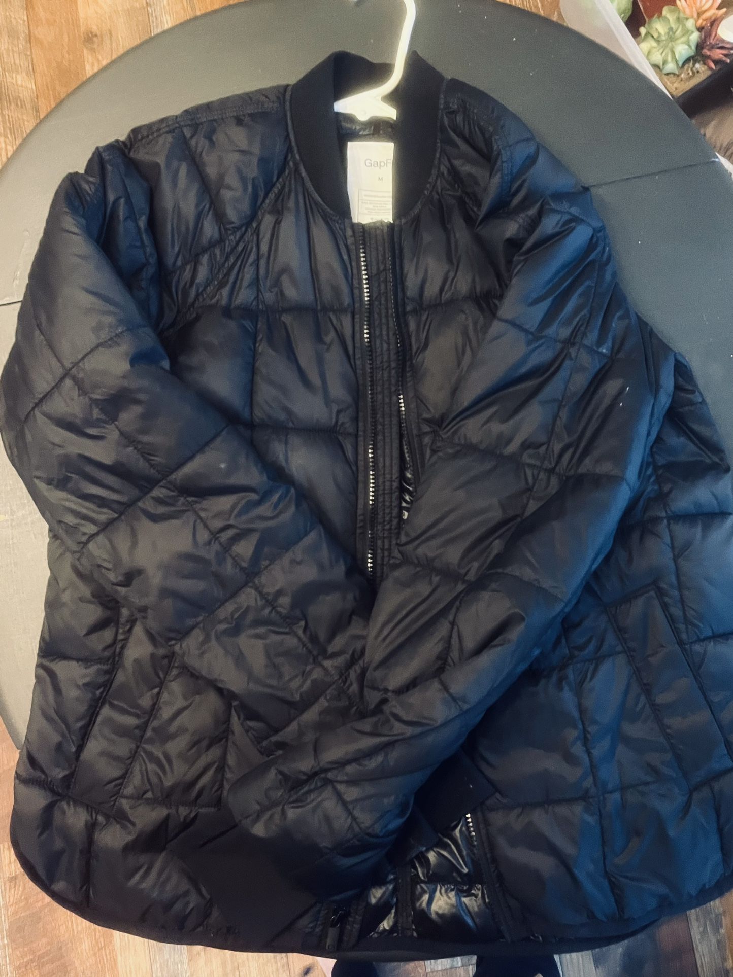 NEW Out of Box GAP Activewear Black Jacket With Thumb Hole