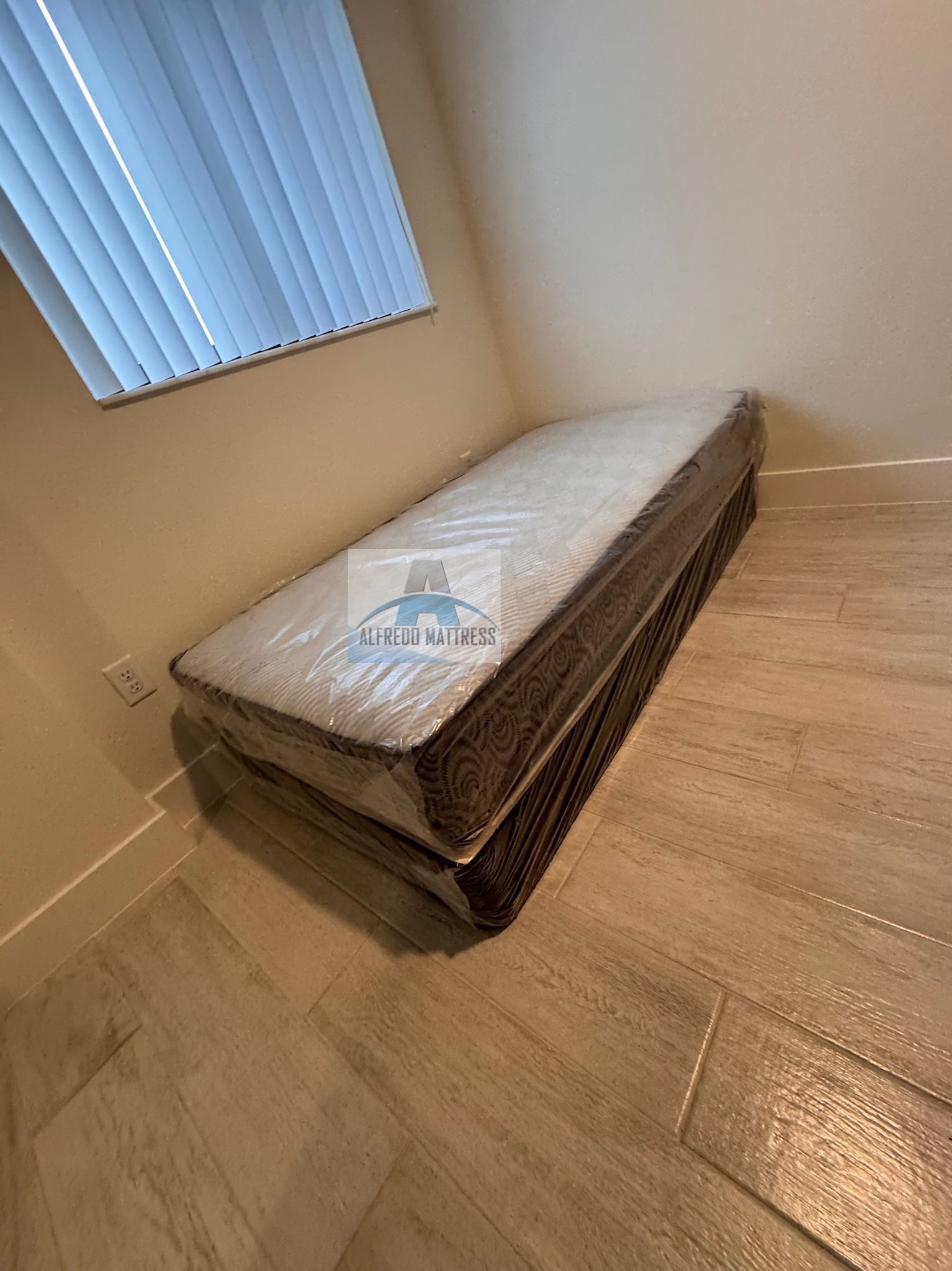 Twin mattress and box spring set (2pc - new)