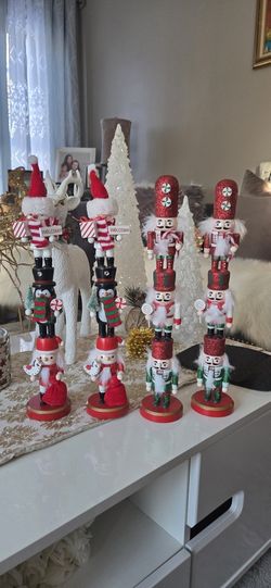 CHRISTMAS  CRACKERS  $15 EACH 