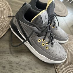 Boys Air Jordan’s In Euc size 5.5