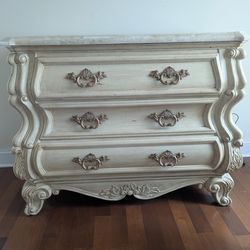 Bedroom 3 drawer hutch