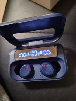 earbuds with built in usb type c Bluetooth... brand new!