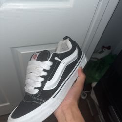 vans Knu School