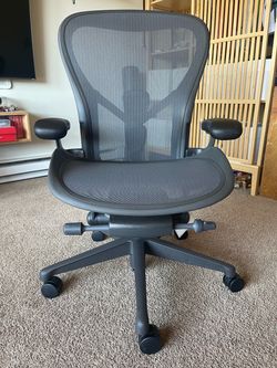 New - Herman Miller Aeron - Size C