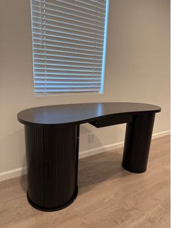 Brand New Modern Executive Desk – Assembled – Never Used