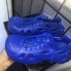 NEW Size 8 Women’s/ Uni Vibrant blue Foam Sneaker