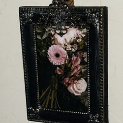 VINTAGE ORNATE BLACK GOLD BRASS FILIGREE FRAME FLORAL FLOWER BOUQUET GOTHIC MINI PICTURE TABLE ART DECOR