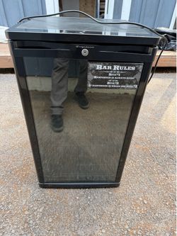Standing Wine Refrigerator