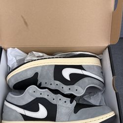 AIR JORDAN 1 LOW SE LT SMOKE GREY/BLACK-SAIL GRIS FUME CLAIR/VOILE/NOIR