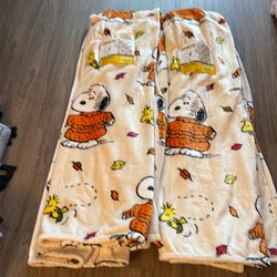 2x snoppy twin size blankets