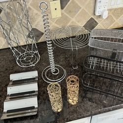8 Items - Paper Towel Holder, Toilet Paper Holder,etc