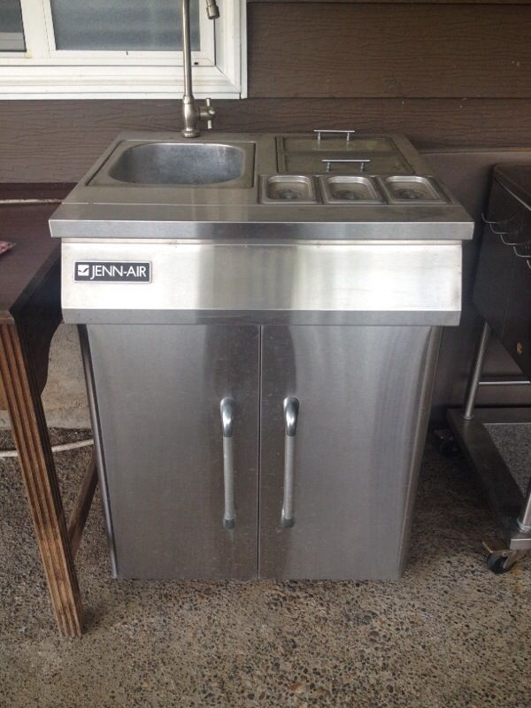Jenn-Air outdoor kitchen / freestanding BBQ sink