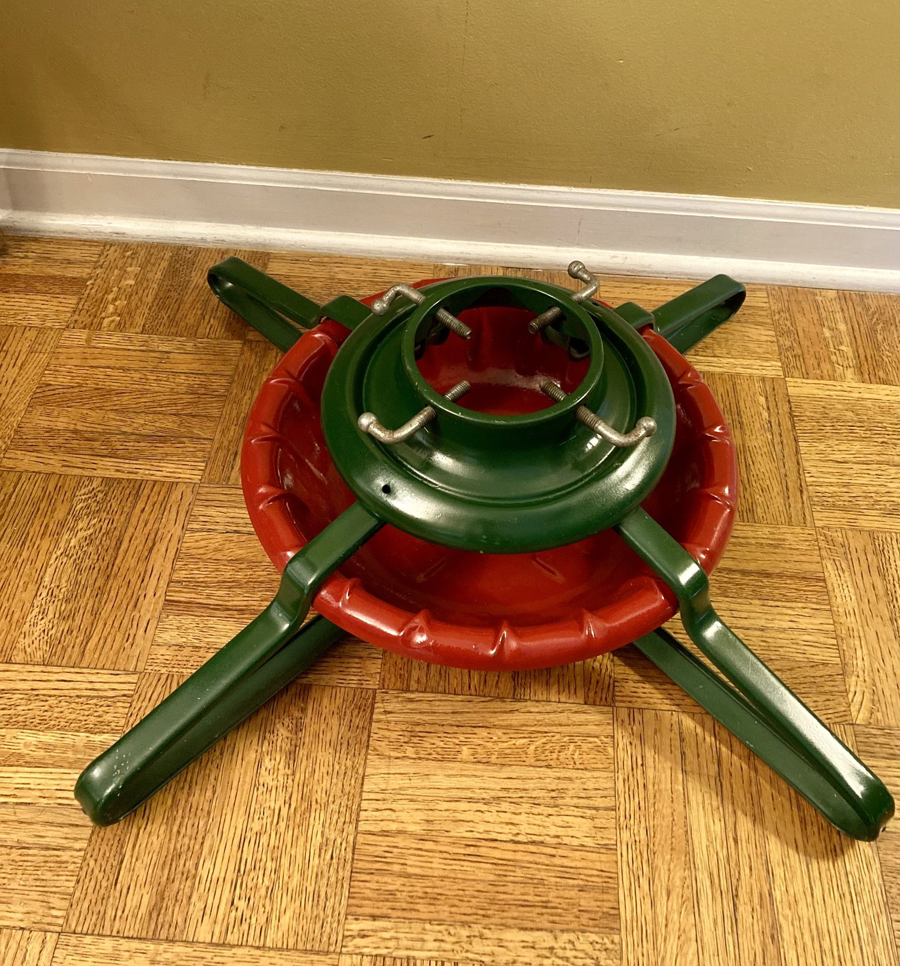 Large Solid  Metal Vintage Christmas Tree Stand / Good condition/See all pictures posted/Pickup in Lake Zurich 